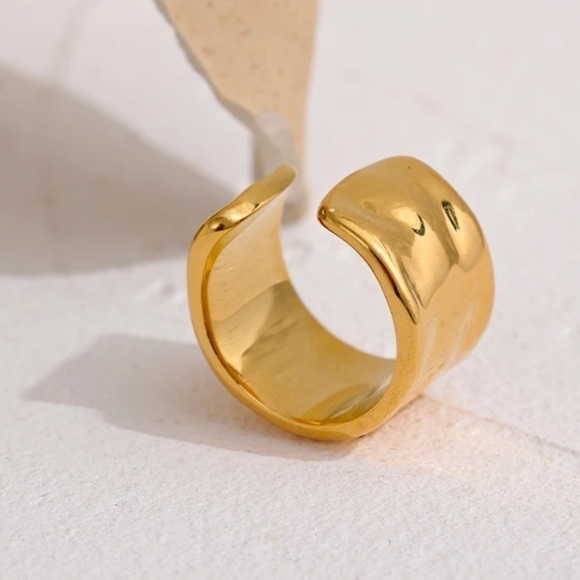 New Gold Hammered Wide Band Ring - Picture 10 of 13